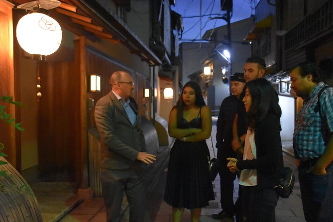 Gion Night Walking Tour - Why Gion works best after dark