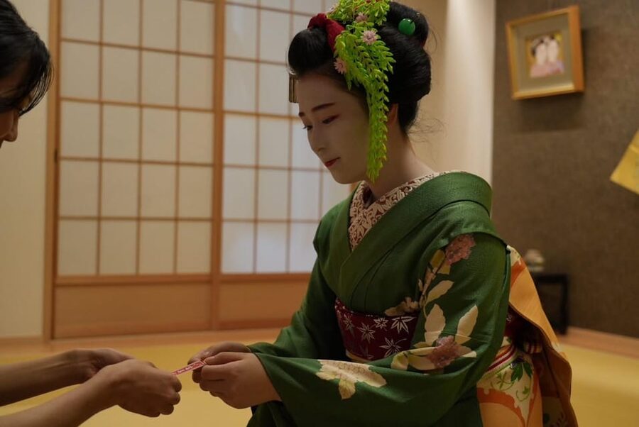 Gion Walking Tour, Geisha Show and Japanese Game in Kyoto - Should you book it?