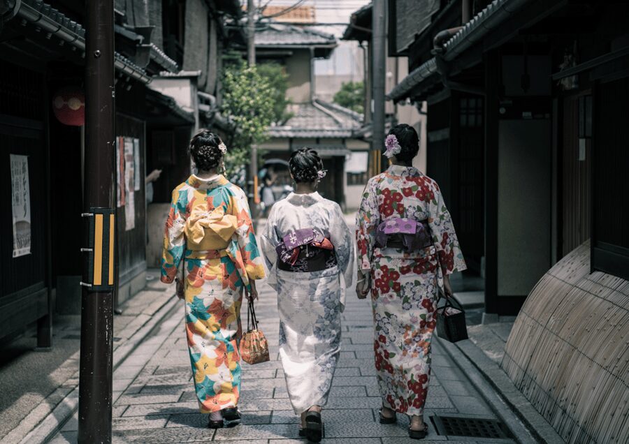 Gion Walking Tour, Geisha Show and Japanese Game in Kyoto - Why the walking hour is worth your time