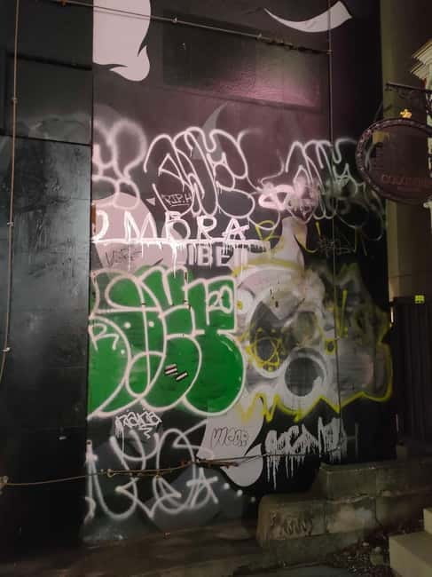 Graffiti in Tokyo Walking Tour: Shibuya and Harajuku - Reading Shibuya one wall at a time