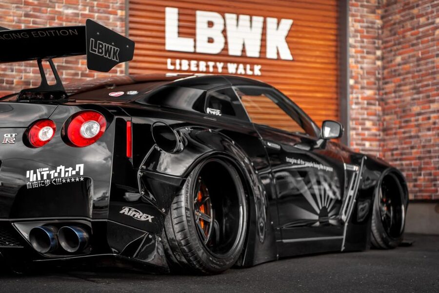 GT-R35 800hp Club Membership - secret underground car meet - Super Autobacs and the parts-shop stop