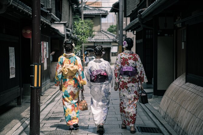 Guided Gion Tour: Explore Kyoto’s Historic Geisha District - Maruyama Park for a slower pause