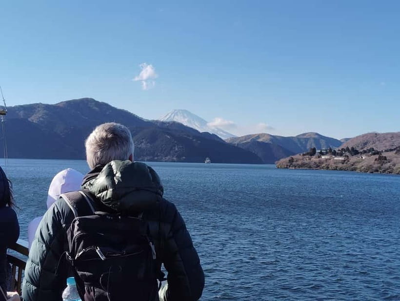 Hakone Adventure: Explore Nature’s Beauty and Tranquility - The Hakone Tozan Railway climbs through the mountains