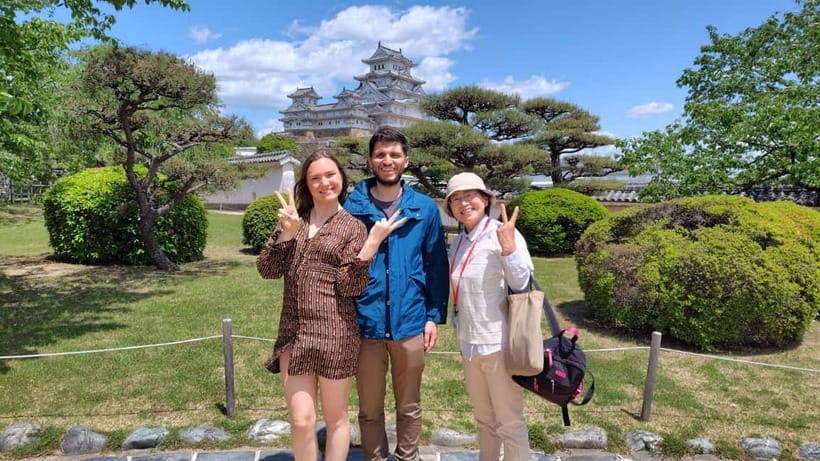 Himeji: Himeji Castle & Kokoen Garden 3.5-Hour Guided Tour - Two hours inside the White Heron Castle