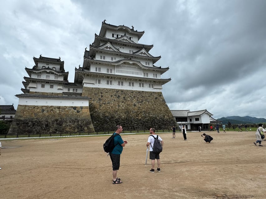Himeji: Himeji Castle & Kokoen Garden 3.5-Hour Guided Tour - What the guides add to the experience