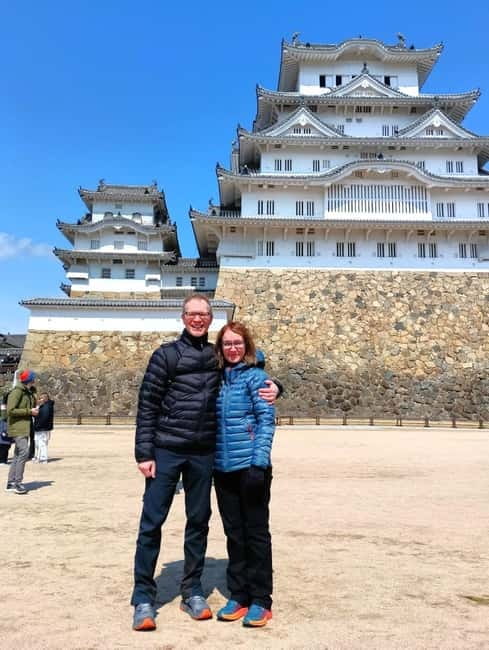 Himeji: Himeji Castle & Kokoen Garden 3.5-Hour Guided Tour - Meeting your guide at JR Himeji Station
