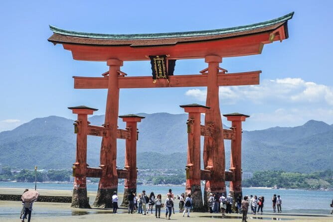 Hiroshima and Miyajima by Bike and Boat - Hiroshima Castle and a glimpse of feudal Japan