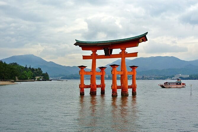 Hiroshima and Miyajima Day Trip with Itsukushima Shrine & Ferry - Who will get the most from this tour?