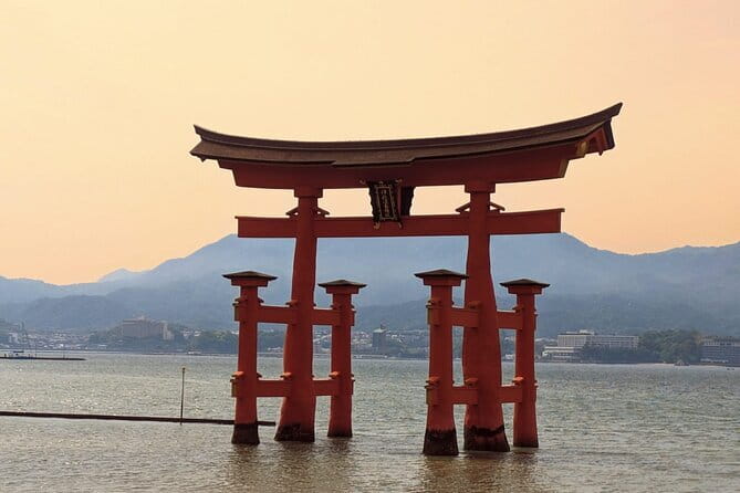 Hiroshima and Miyajima Private Custom Tour with Local Guide - Hiroshima Castle: a shorter look at the city before 1945