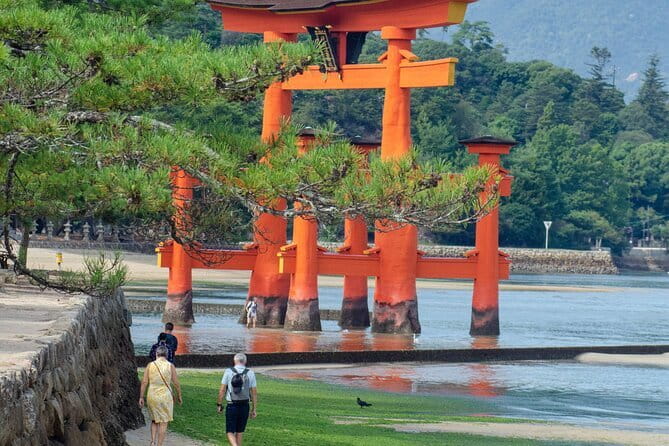 Hiroshima and Miyajima Private Guided Tour - Itsukushima Shrine and the floating torii gate