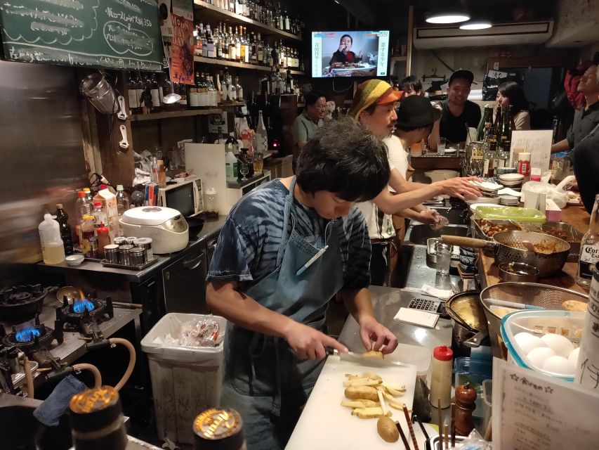 Hiroshima: Food and Culture Guided Walking Tour with Dinner - How the guides shape the experience