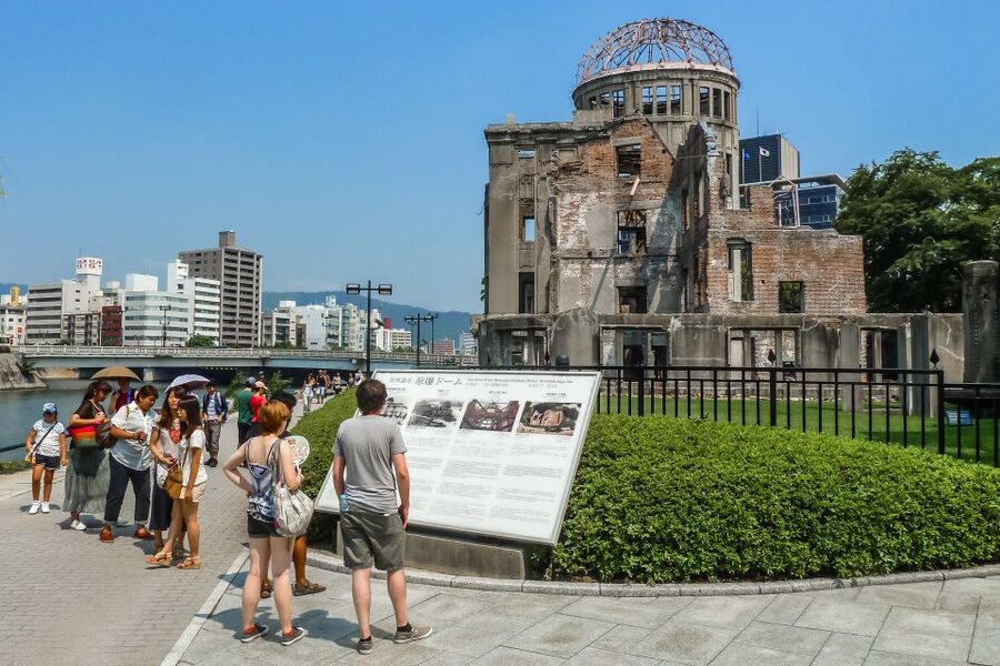 Hiroshima: Hidden Gems and Highlights Private Walking Tour - Ekinishi, Nagarekawa, and the city after dark