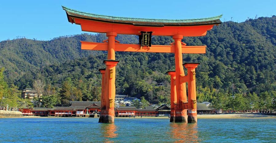 Hiroshima: Hiroshima and Miyajima UNESCO Sites 1-Day Tour - The day in four useful points