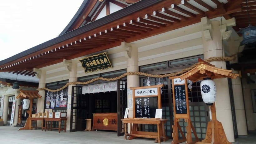 Hiroshima Historical Walking Tour - Why A-Bomb was Dropped - Hiroshima Castle: military importance behind the city