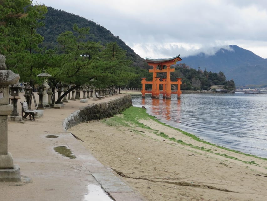 Hiroshima: History and Hidden Gems Tour - Hiroshima Castle adds another chapter