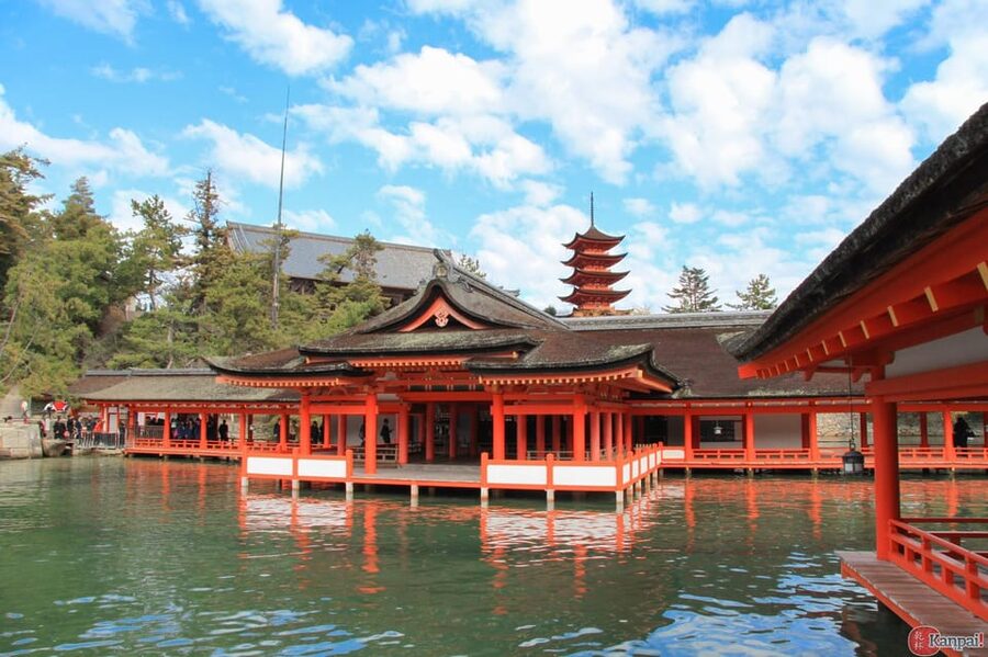 Hiroshima: History and Hidden Gems Tour - Walking distance, weather, and timing