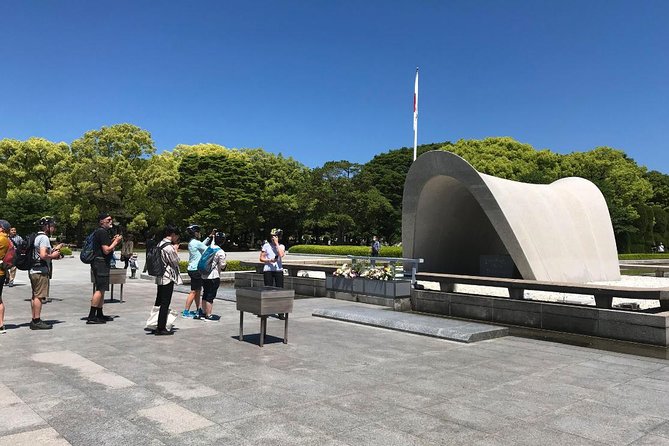 Hiroshima in a Nutshell: Morning Bike Adventure - The guides make the difference
