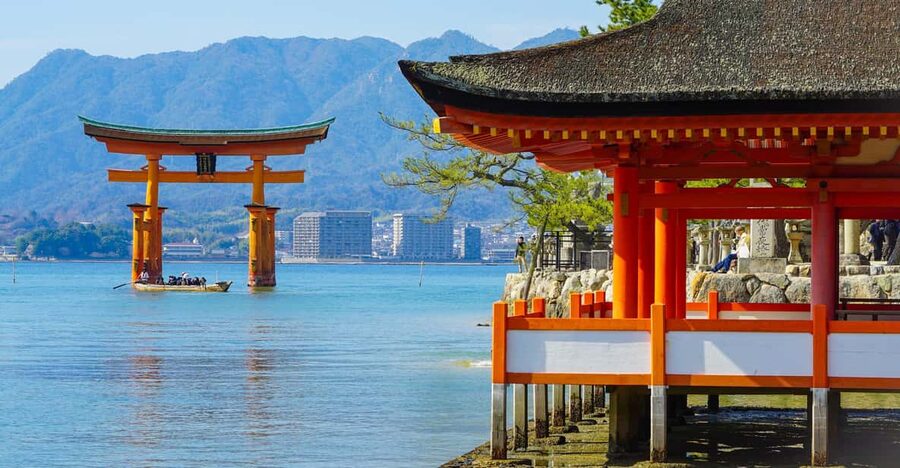 Hiroshima: Miyajima Half-day Historical Walking Tour - Miyajima food, the museum, and local life