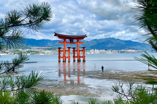 Hiroshima & Miyajima: UNESCO A-Bomb Dome & Itsukushima with Local - The floating torii and Itsukushima Shrine