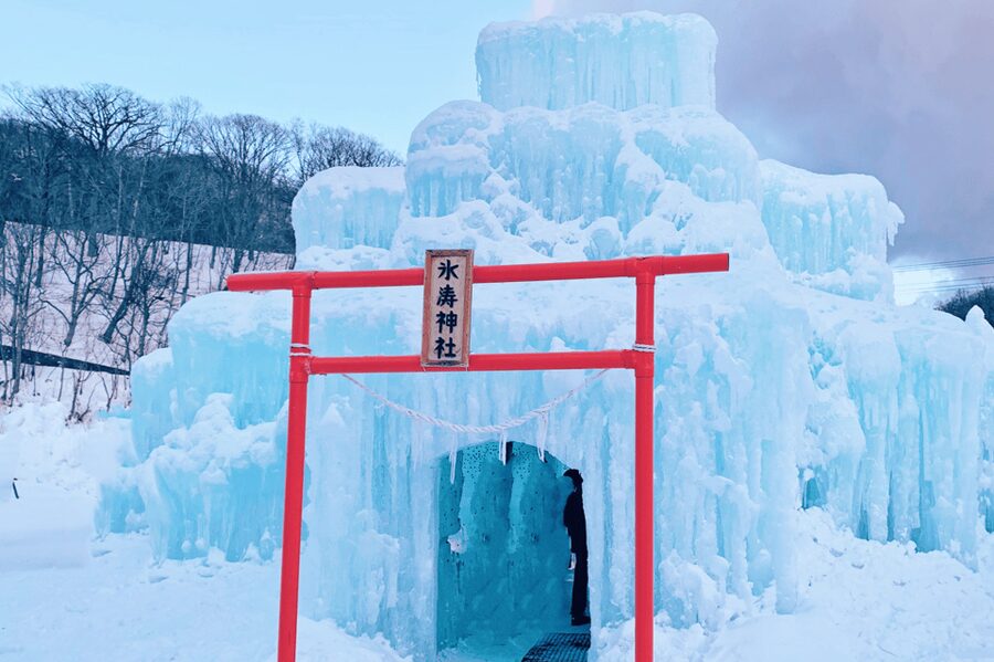 Hokkaido Tour:Sapporo to Noboribetsu, Lake Toya,Ice Festival - Ninety Minutes at Mitsui Outlet Park