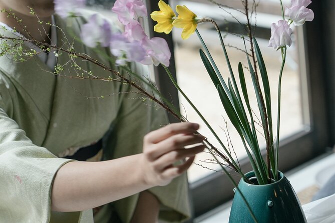 Ikebana Traditional Japanese Art of Flower Arranging - What happens during the 90-minute lesson