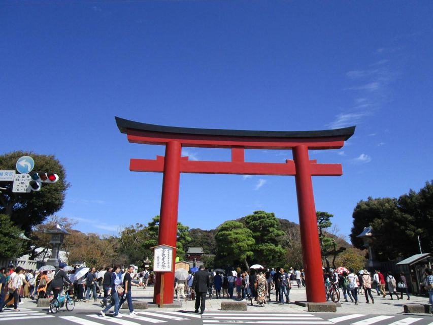 Kamakura: Private Guided Walking Tour with Local Guide - Entering the Great Buddha at Kotoku-in