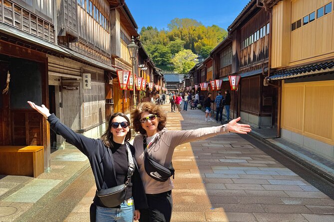 Kanazawa Full Day Private Tour to Top Highlights with Local Guide - Nagamachi: quiet streets and samurai life