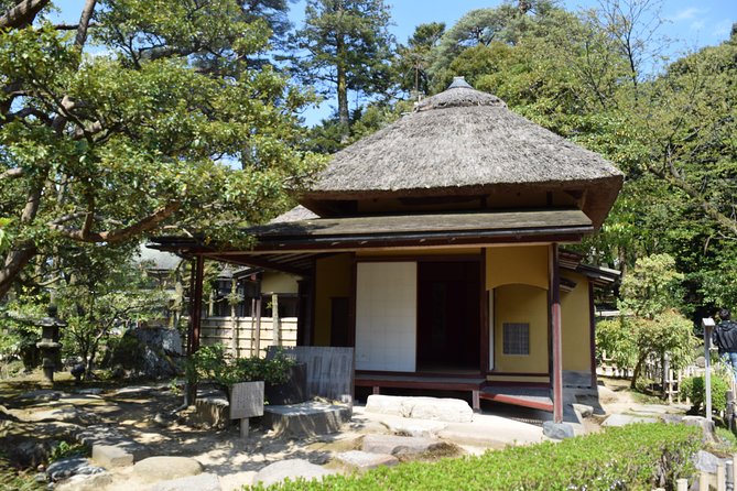 Kanazawa Full-Day Tour Private & Personalized with a Local Guide - Kenrokuen Garden and the calmest stop