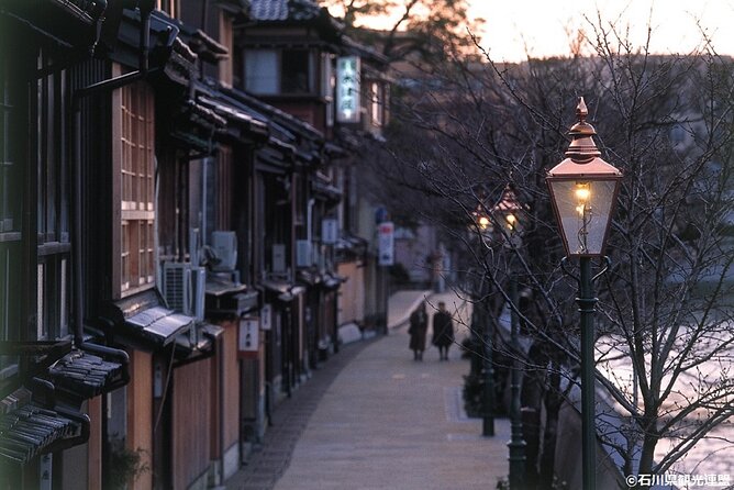 Kanazawa Half Day E-bike Tour - Kenrokuen Garden: the longest and most rewarding stop