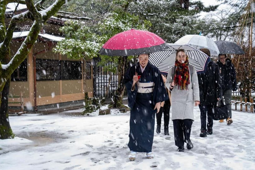Kanazawa: Kenrokuen Tea Ceremony Experience - Making your own bowl of tea