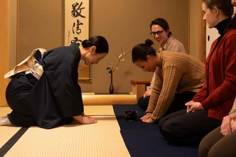 Kanazawa: Kenrokuen Tea Ceremony Experience - Comfort, group atmosphere, and practical limits