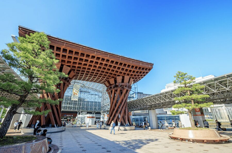 Kanazawa: Private Custom Tour with Local Guide - Kanazawa Castle and the samurai chapter
