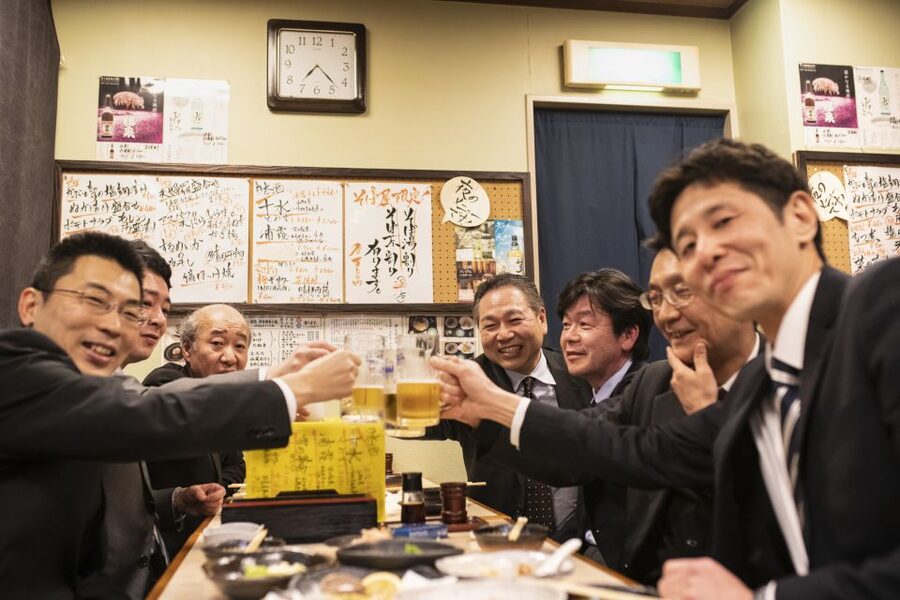 Kanazawa: Private Food Tasting Walking Tour - Oyama Shrine and the geisha district between bites