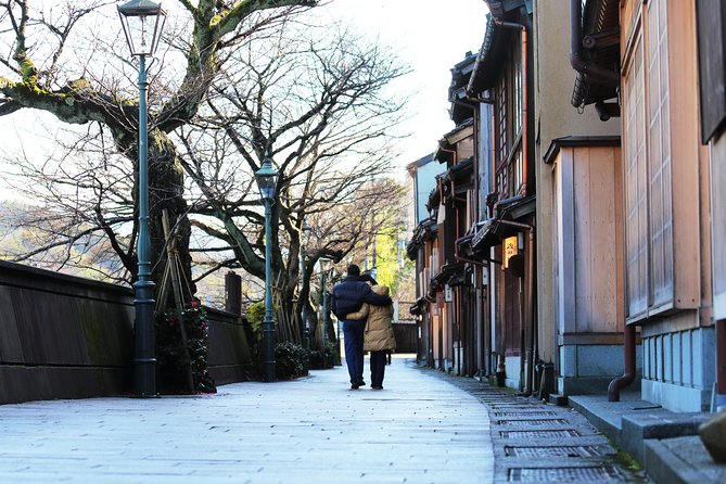 Kanazawa private half day/Photoshoot by professional photographer - Kazuemachi Chayagai, a quieter contrast
