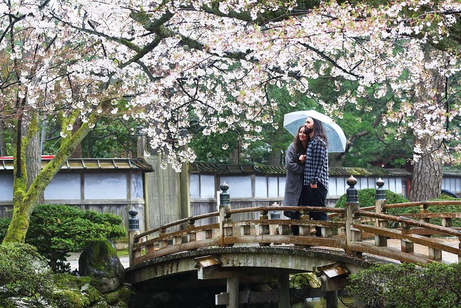 Kanazawa private half day/Photoshoot by professional photographer - Kenrokuen Garden, the main visual payoff