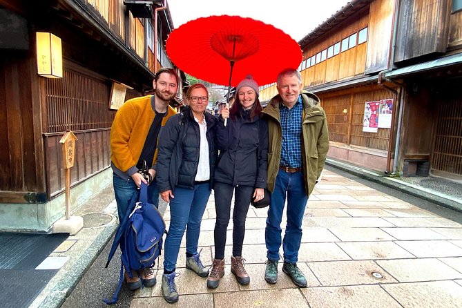Kanazawa Private Tour: Highlights of an Old Samurai Town - Omicho Market, Kanazawa’s food-filled opening