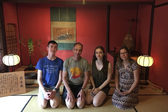 Kanazawa Private Tour: Highlights of an Old Samurai Town - Walking, buses, and what the price covers
