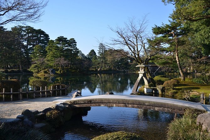 Kanazawa Private Tour with a Local – Highlights & Hidden Gems - Understanding Kanazawa Castle and the Maeda clan