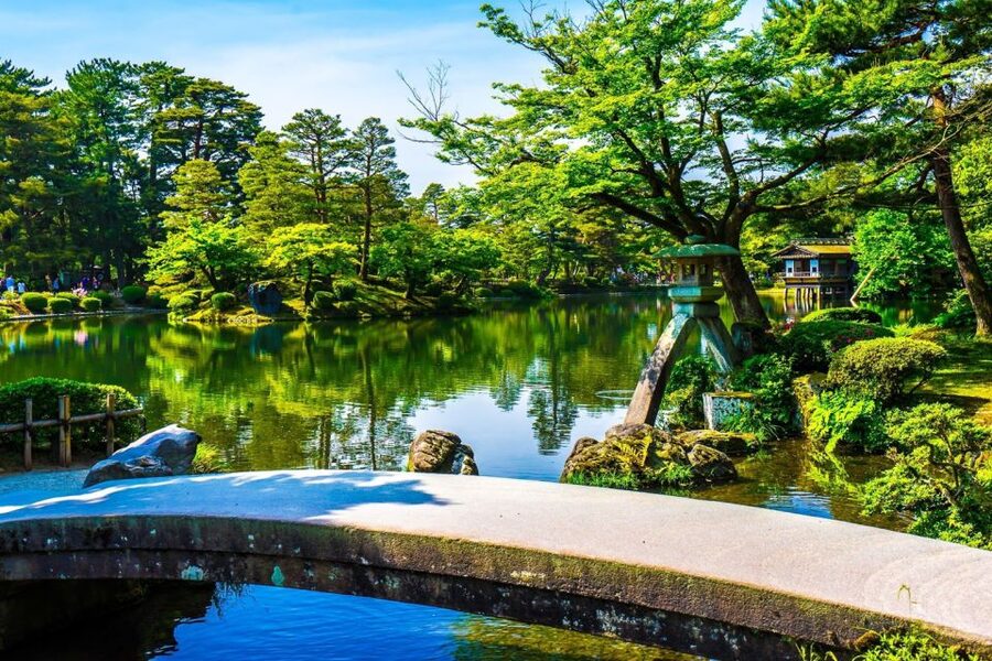 Kanazawa: Private Tour with Local Guide - Samurai districts, temples, and extra stops
