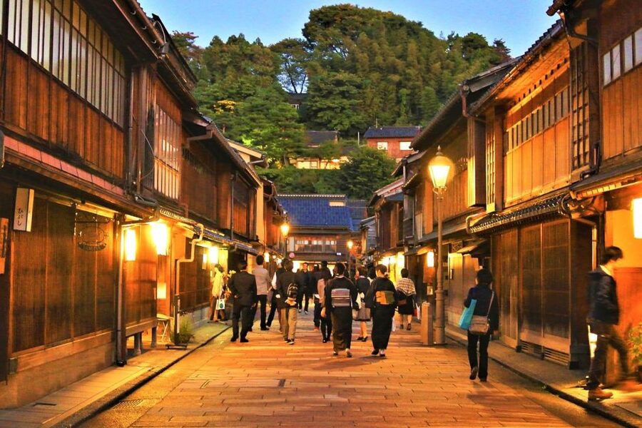Kanazawa: Private Tour with Local Guide - Kenroku-en, one of Japan’s great gardens