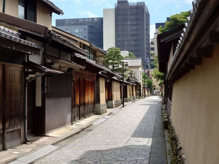 Kanazawa: Samurai, Matcha, Gardens and Geisha Full-Day Tour - Matcha at Gyokusen-an
