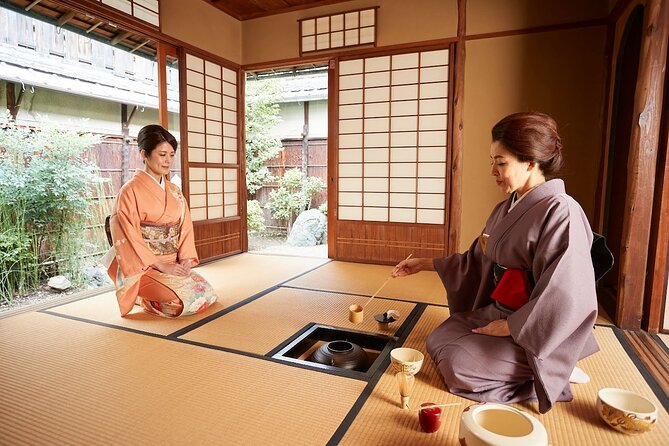 Kimono Tea Ceremony at Kyoto Maikoya, Karasuma Shijo - Sitting on the floor and other practical details