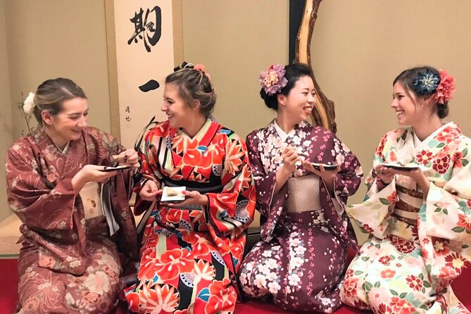 Kimono Tea Ceremony at Kyoto Maikoya, NISHIKI - Making matcha with the tea master