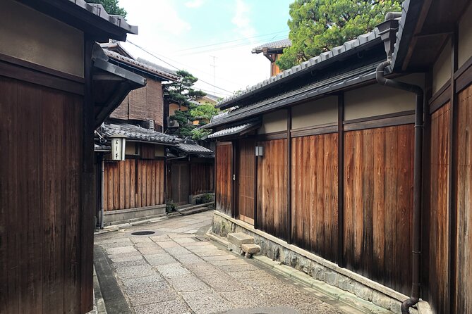 Kiyomizu Temple and Backstreets of Gion, Half Day Group Tour - Smaller Higashiyama stops: gardens and Yasaka Pagoda