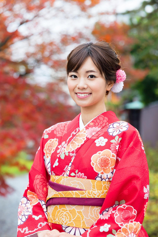 Kyoto: 1 Day Traditional Japanese Kimono Rental Experience - Choosing a kimono in the heart of Kyoto