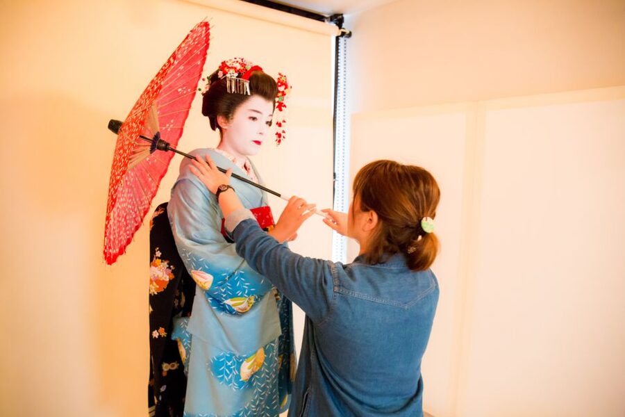 Kyoto: 2-Hour Maiko Makeover and Photo Studio Shoot - Learning to pose like a traditional maiko