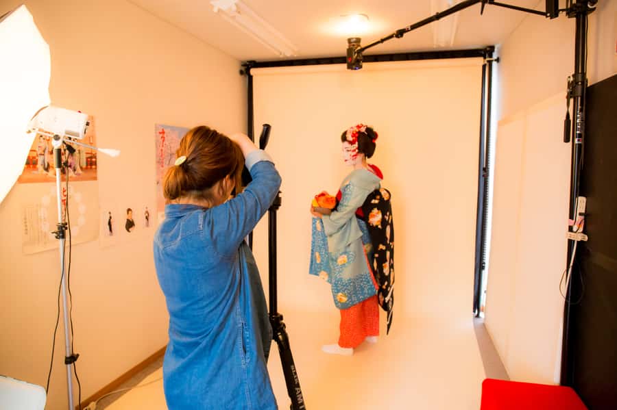 Kyoto: 2-Hour Maiko Makeover and Photo Studio Shoot - Who will enjoy this most
