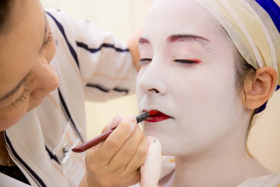 Kyoto: 2-Hour Maiko Makeover and Photo Studio Shoot - Timing, clothing, and useful preparation