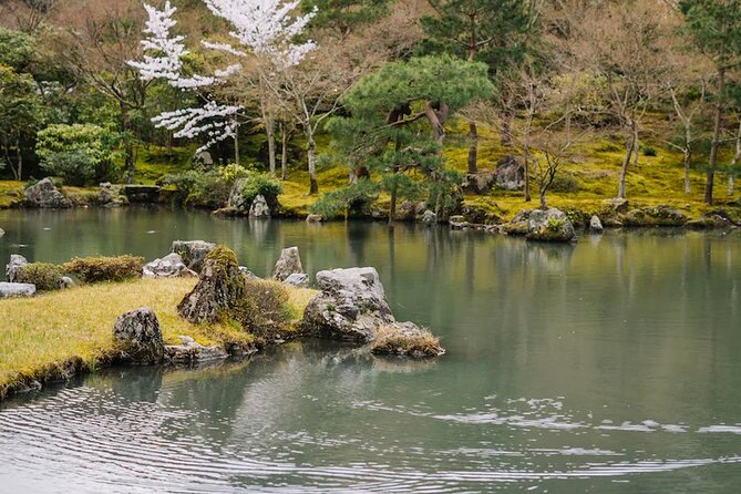 Kyoto Arashiyama Walking Tour: Bamboo, Monkeys, Gardens & Secrets - Lunch, shopping, and the finish
