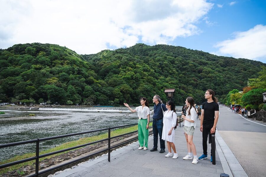 Kyoto: Arashiyama Walking Tour with Local Guide - Hogon-in Temple and its Zen garden